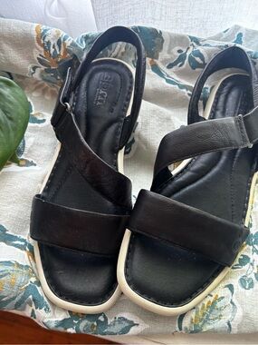 ⛵️Born Black Authentic Leather Cross-Strap Slingback Comfort Walking Sandals 7